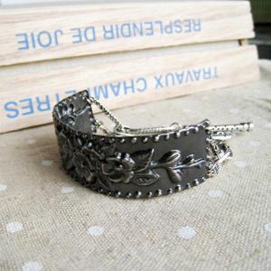 Vintage Flower Metallic Bracelet