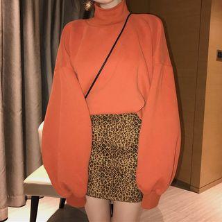 Mock-turtleneck Pullover / Leopard Print A-line Skirt
