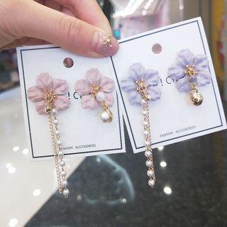 Non-matching Faux Pearl Floral Earring