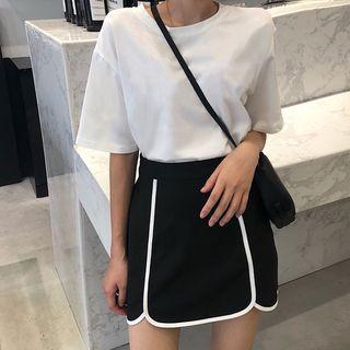 Crew-neck Short-sleeve T-shirt / Contrast Trim Mini Skirt