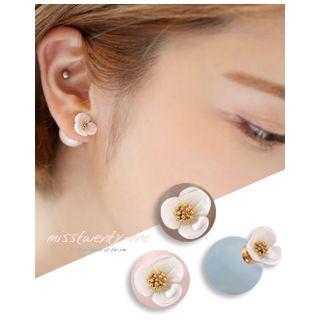 Mother-of-pearl Flower Stud Earrings
