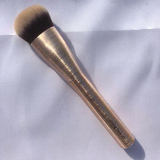 Brushed Metal Handle Foundation Brush Dark Silver - One Size