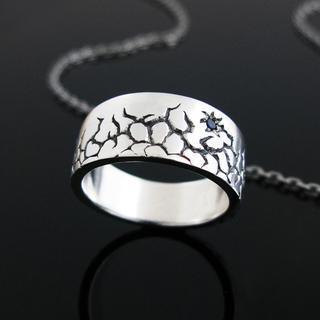 Hand Made Crack Pattern Engraved Blue Sapphire Ring