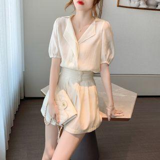 Short-sleeve V-neck Top / Wide-leg Shorts / Set