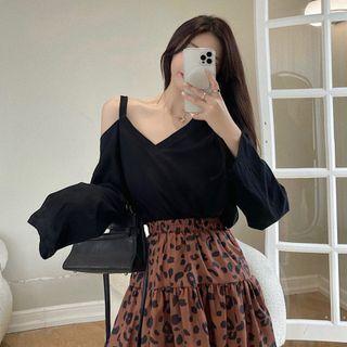 Cold-shoulder T-shirt / Leopard Print Mini A-line Skirt