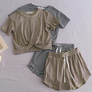 Set: Short-sleeve Striped Knotted Cropped T-shirt + Shorts