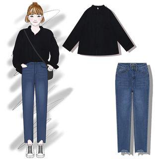 Plain Shirt / Cropped Washed Jeans