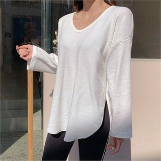 Scoop-neck Round-hem T-shirt
