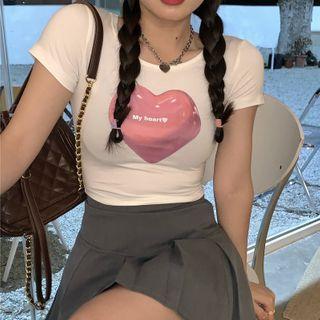 Short-sleeve Heart Print T-shirt / Pleated Skirt