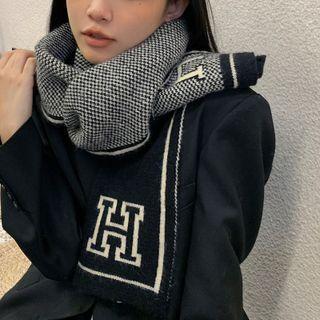 Lettering Scarf Black - One Size