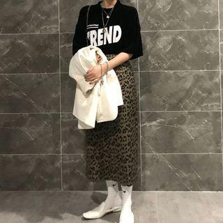 Short-sleeve Lettering T-shirt / Leopard Print Midi Pencil Skirt