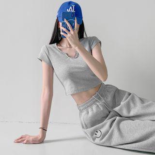 Chain-neckline Slim-fit Crop T-shirt In 5 Colors