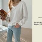 V-neck Fray-edge Sweatshirt