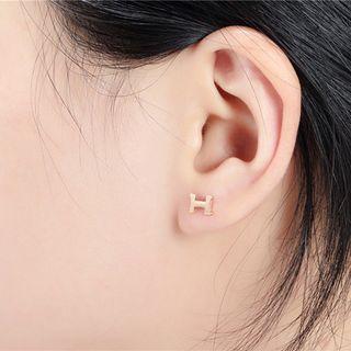Lettering H Studs