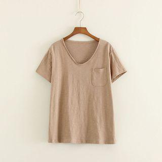 Pocketed V-neck T-shirt