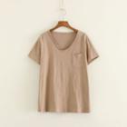 Pocketed V-neck T-shirt