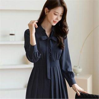 Tie-neck Half-placket Pleated Dress