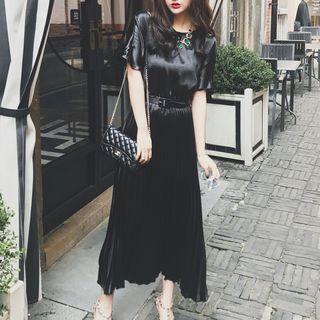 Short-sleeve Pleated A-line Midi Dress