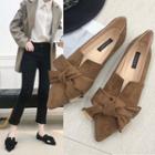 Knot Pointed Flats