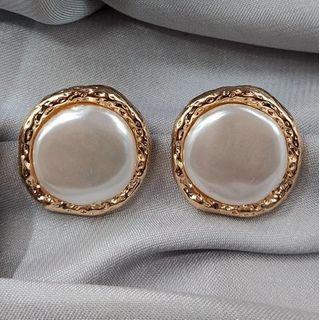Irregular Faux Pearl Earring 1 Pair - White Faux Pearl - Gold - One Size
