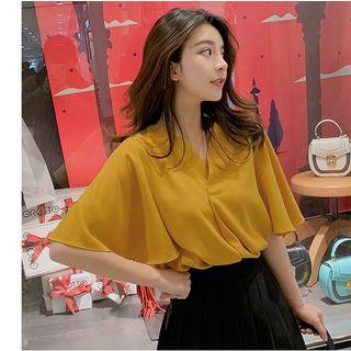 Short-sleeve V-neck Shirt / Mini A-line Pleated Skirt