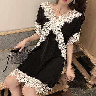 Lace V-neck Short-sleeve Top Black - One Size