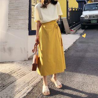 Crew-neck Short-sleeve T-shirt / Side-tie Midi Skirt