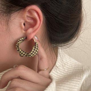 Houndstooth Twisted Hoop Earring