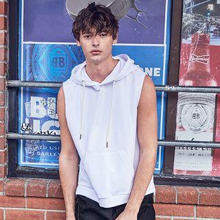Middle Pocket Sleeveless Hoodie