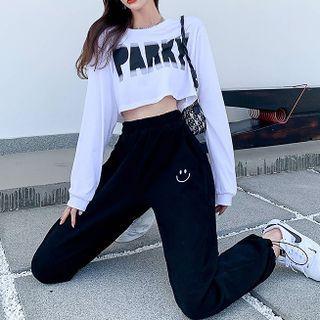 Long-sleeve Lettering Print Cropped T-shirt / Smiley Embroidered Sweatpants