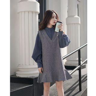 Ruffle-hem Plaid V-neck Jumper Dress Black & White - One Size