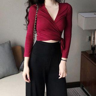 V-neck Cropped T-shirt / High-waist Wide-leg Pants