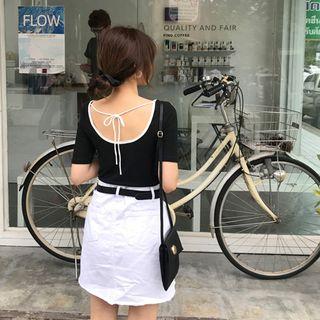 Scoop-neck Tie-back T-shirt Black - One Size