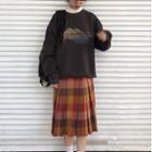 Print Sweatshirt / Plaid Skirt