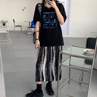 Elbow-sleeve Print T-shirt / Midi A-line Skirt