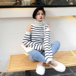 Striped Off-shoulder Turtle-neck Sweater / Distressed Slim-fit Jeans