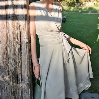 V-neck Side Tie Tank Top / High Waist A-line Skirt