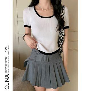 Short-sleeve Irregular Contrast Trim Knit Top