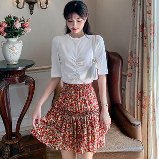 Set: Elbow-sleeve Plain T-shirt + High-waist Floral Layered Skirt