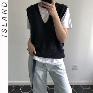 V-neck Knit Vest Dark Blue - One Size