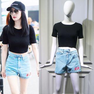 Short-sleeve Cropped Top / Denim Shorts