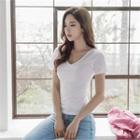 Knot-back V-neck T-shirt