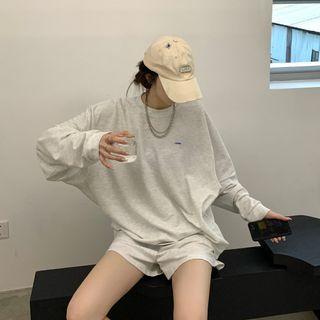 Lettering Embroidered Sweatshirt / Wide Leg Shorts