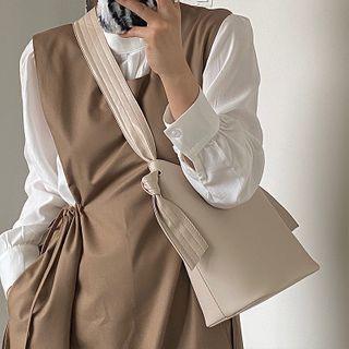 Plain Wide Strap Bucket Bag With Zip Pouch