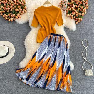 Set: Short Sleeve Knit Top + Printed Pleated Skirt