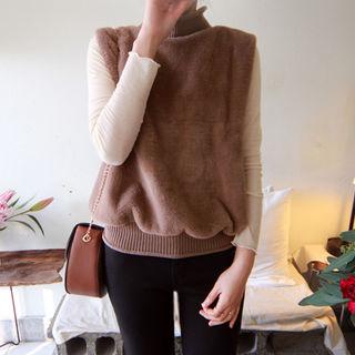 Mock-neck Sleeveless Fuax-fur Top