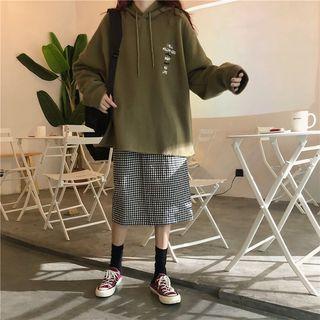 Printed Hoodie / Back Slit Straight-fit Skirt