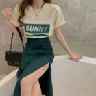 Printed Loose T-shirt / Slited Ruched Midi Skirt