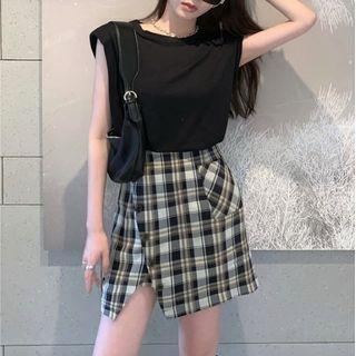 Sleeveless Top / Plaid A-line Skirt