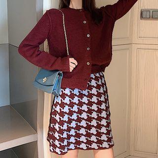 Plain Cardigan / Houndstooth A-line Skirt